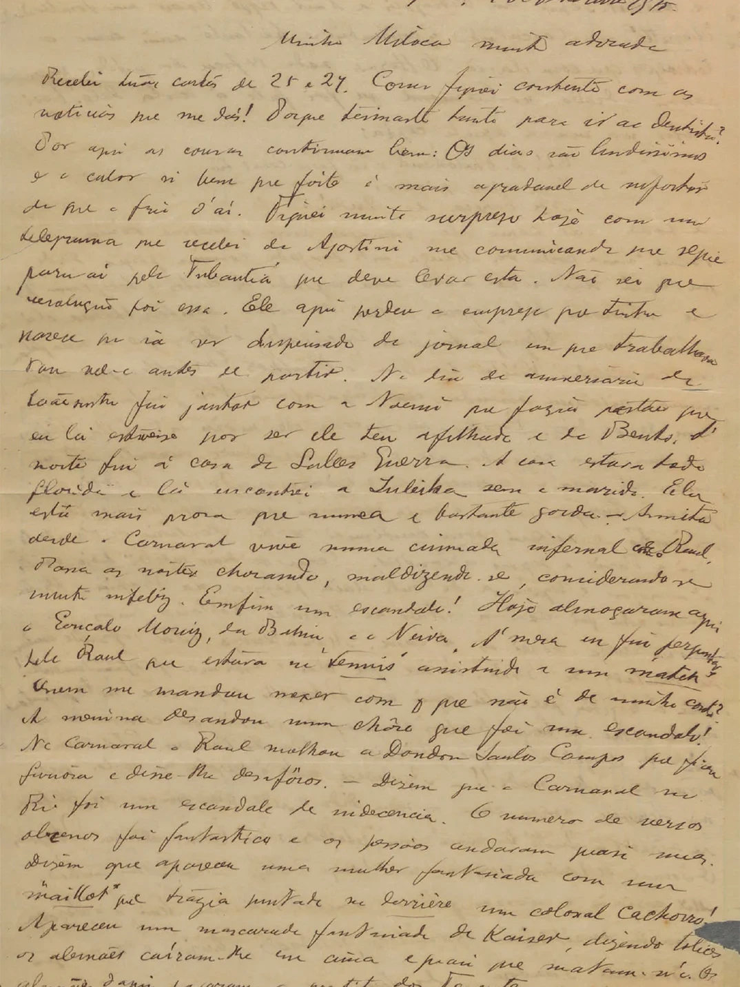 Carta manuscrita por Oswaldo para Miloca, em papel amarelado e com manchas cinza. No cabeçalho, Oswaldo escreve: “Petrópolis, 21 de fevereiro de 1915. Minha Miloca muito adorada”. Para conhecer toda a carta, leia as cartas de Oswaldo para sua família.