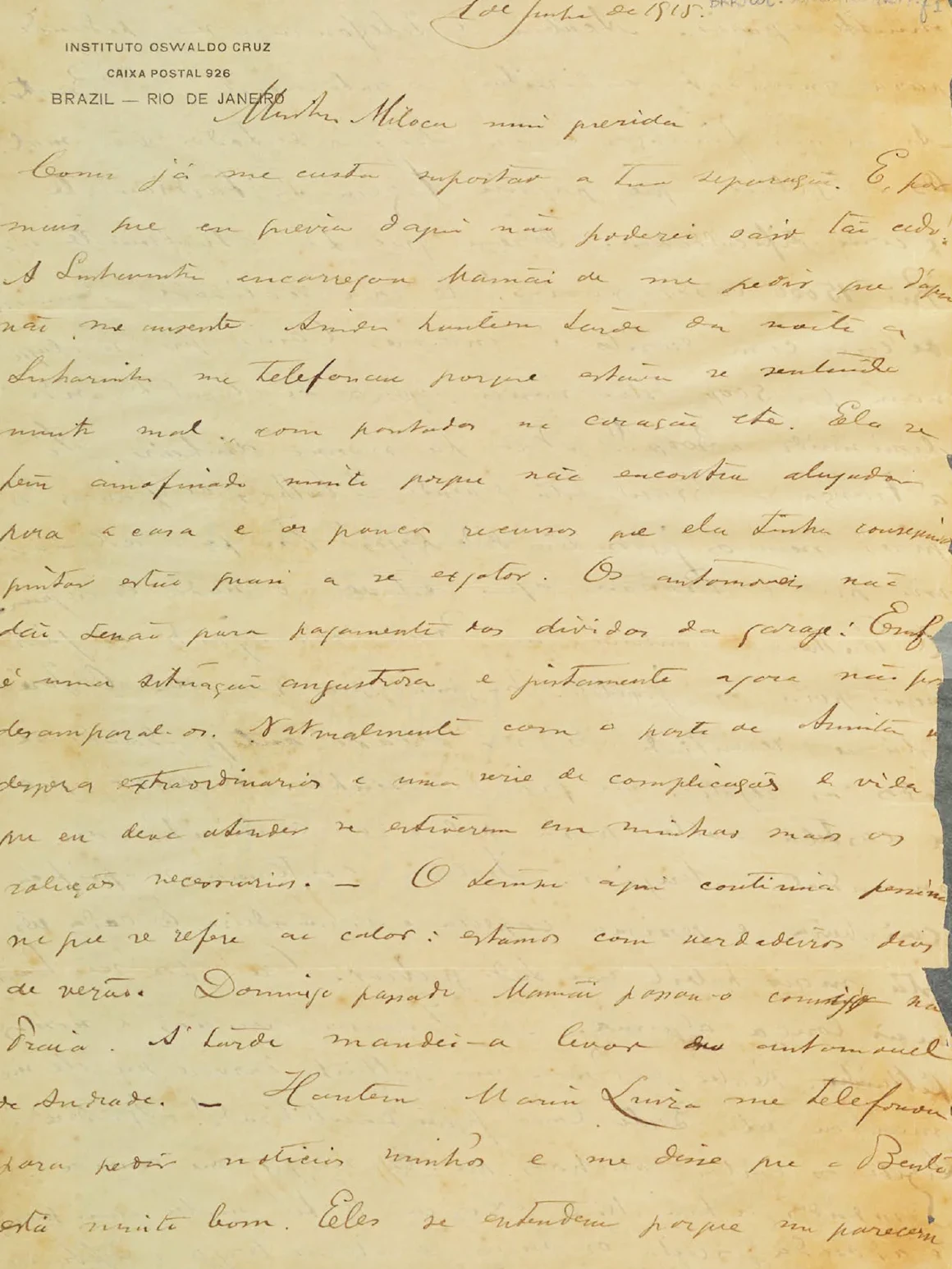 Carta manuscrita de Oswaldo para Miloca, em papel amarelado e com manchas do tempo. À esquerda, acima, está impresso: “Instituto Oswaldo Cruz. Caixa postal 926. Brasil. Rio de Janeiro”. Para conhecer todo o conteúdo da carta, leia as cartas de Oswaldo para sua família.