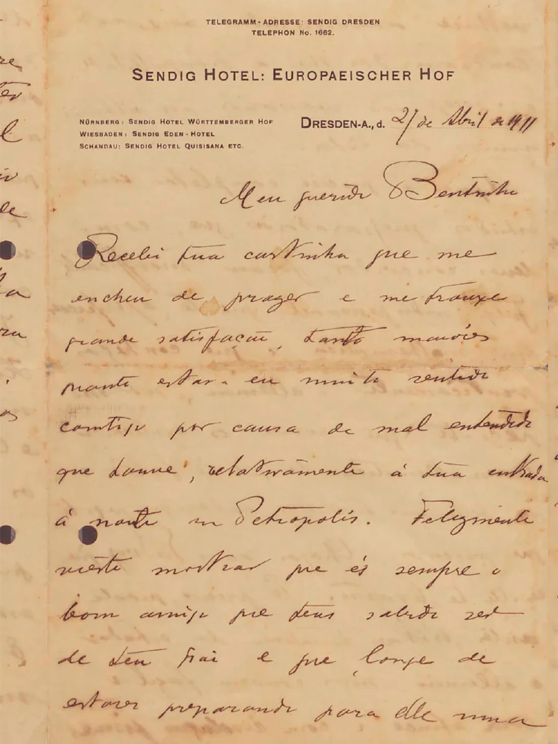 Carta manuscrita de Oswaldo em papel amarelado. No cabeçalho, em letras impressas, está escrito: “Sendig Hotel. Europaeischer Hof. Dresden, A.D”. Na lateral esquerda das páginas, dois furos paralelos, feitos por um furador. No cabeçalho, escrito à mão: “21 de Abril de 1911. Meu querido Bentinho”. Para conhecer o conteúdo de todas as páginas da carta, leia as cartas de Oswaldo e sua família.