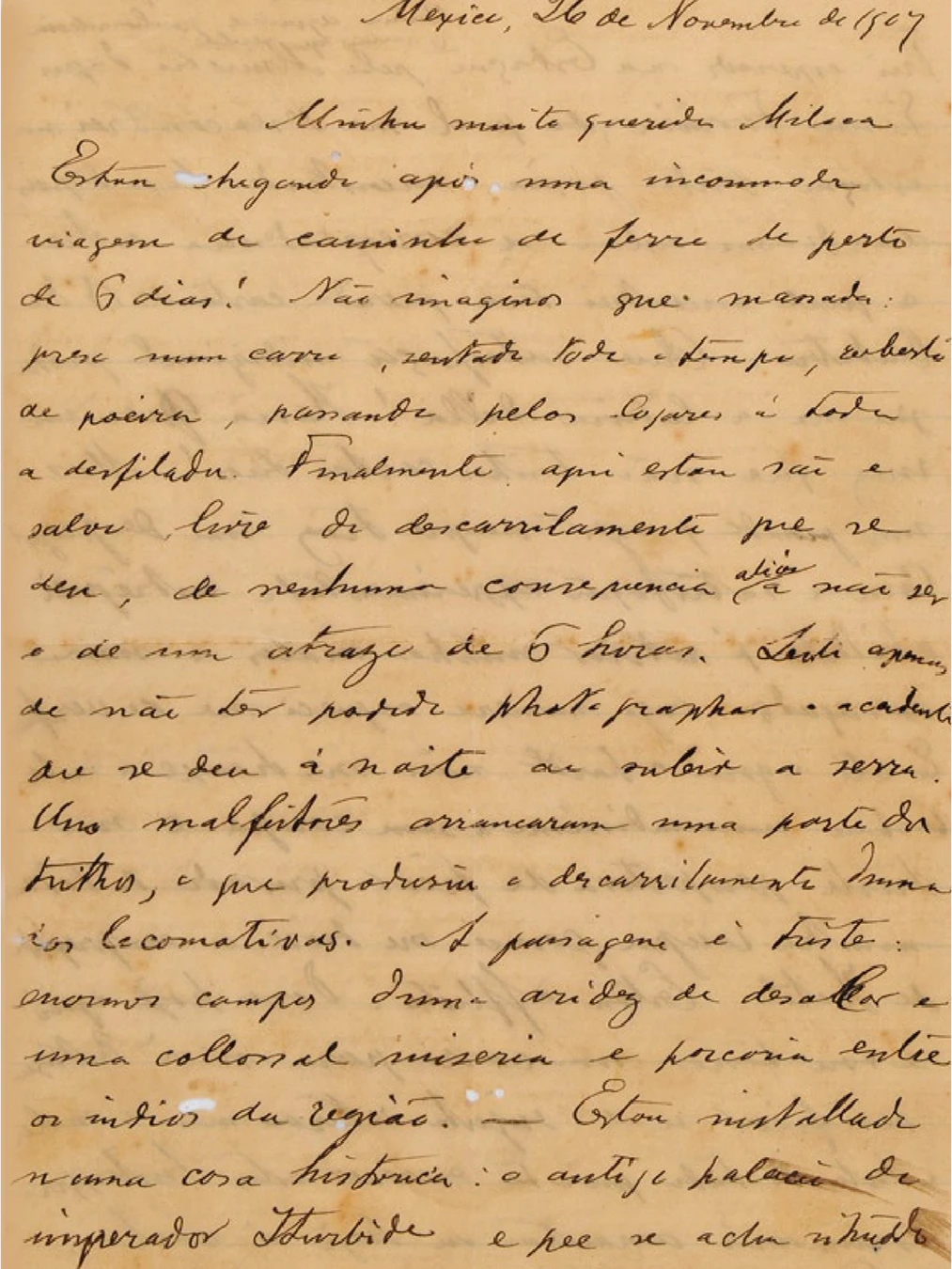 Carta manuscrita de Oswaldo para Miloca, em papel de carta amarelado e com manchas brancas do tempo. No canto superior esquerdo, em azul, está impresso: “Hotel Iturbide, México”. No cabeçalho, Oswaldo escreve: “México, 26 de Novembro de 1909”. Para lê-la, acesse as cartas de Oswaldo em viagens pelo mundo.